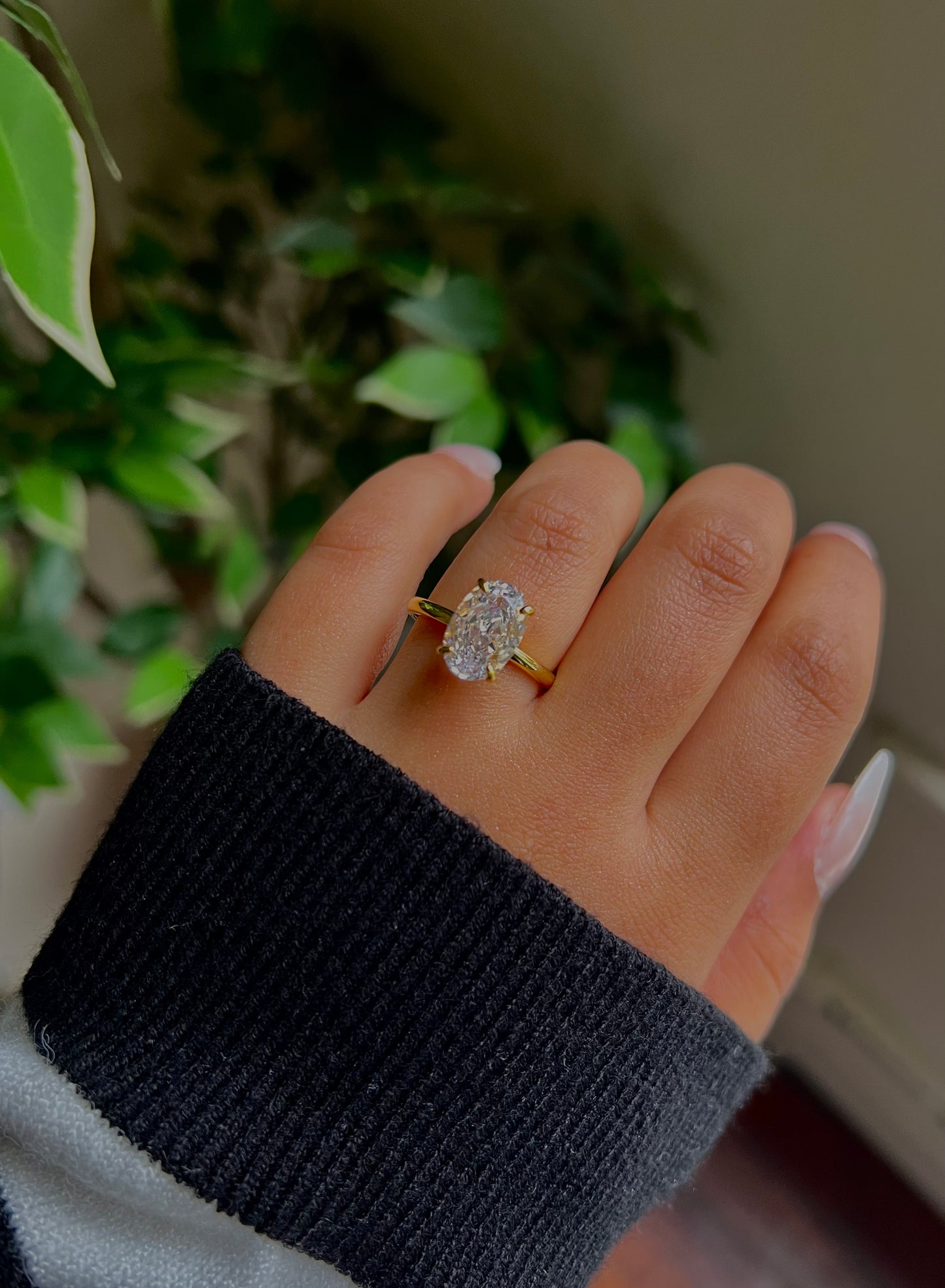 Bague solitaire ovale à bande unie en or