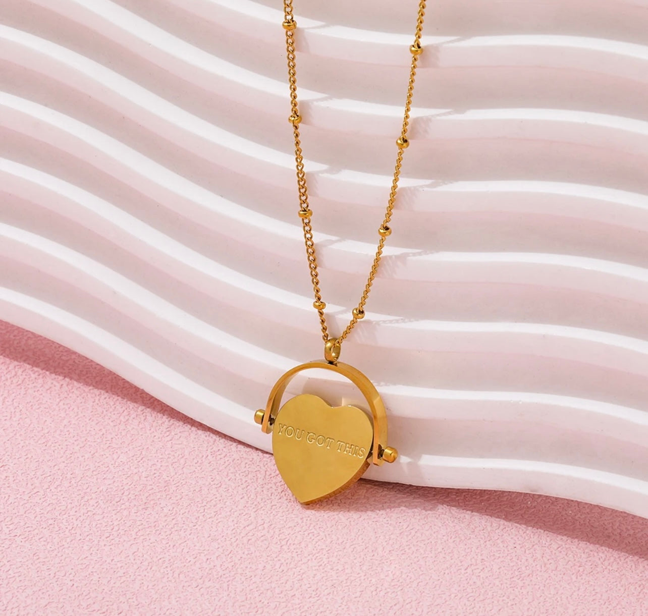 TU AS CE COLLIER
