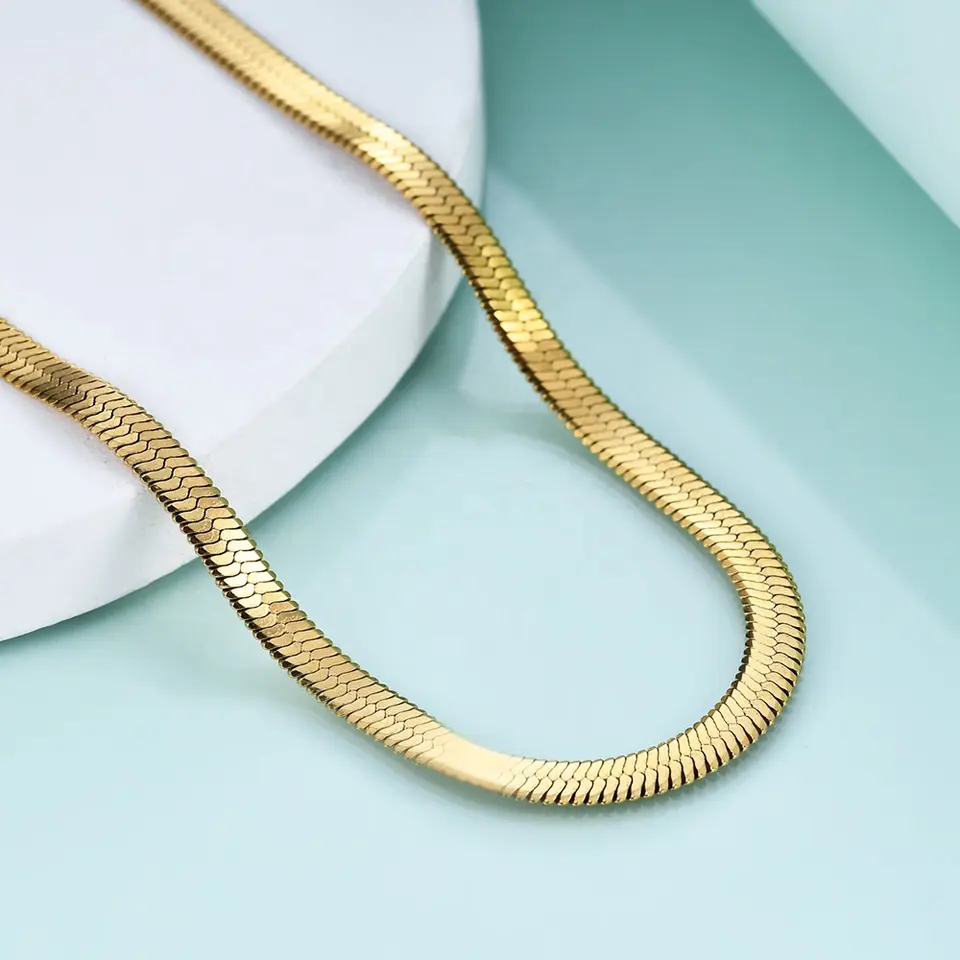 Collar de serpiente en espiga